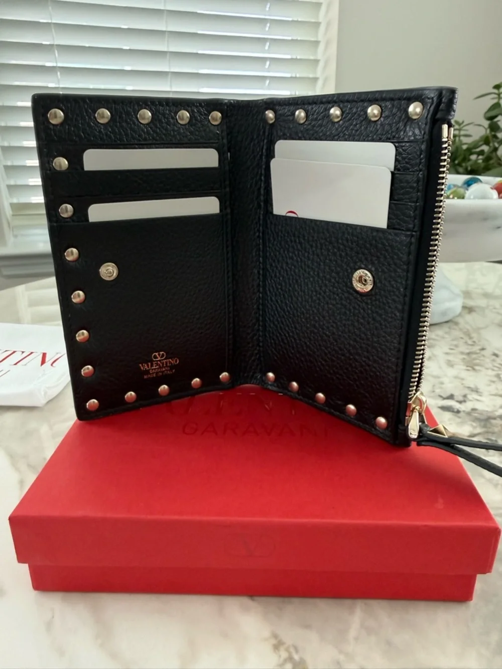 Stunning Red/ Black Valentino Garavani wallet - Picture 10 of 13